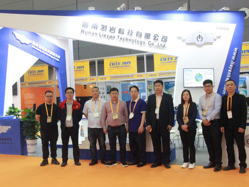 巖石劈裂機(jī)廠家 巖石劈裂機(jī)廠家